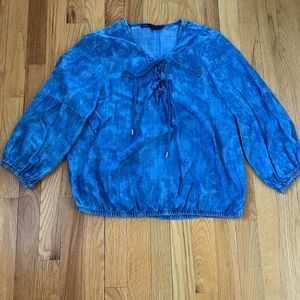 White House Black Market chambray 3/4 inch shirt. Size M